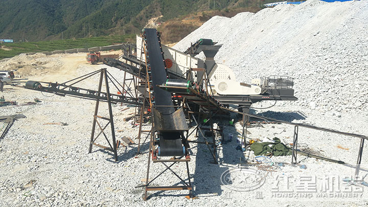 錘式移動破碎站作業(yè)現(xiàn)場 錘式移動破碎站作業(yè)現(xiàn)場