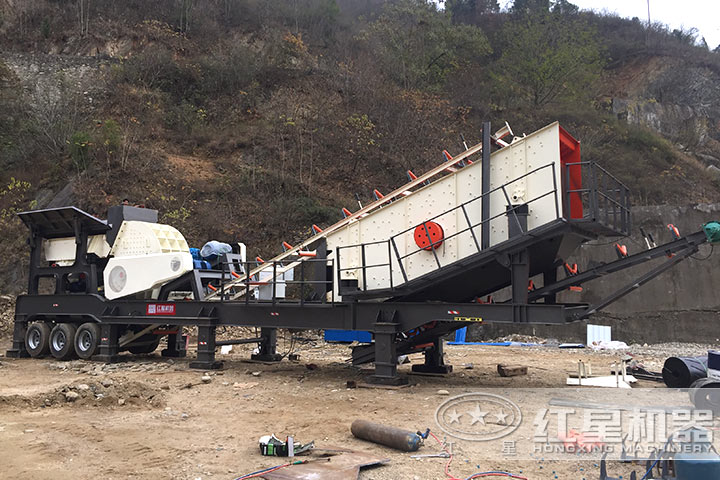 小型移動碎石機(jī)械安裝現(xiàn)場 小型移動碎石機(jī)械安裝現(xiàn)場