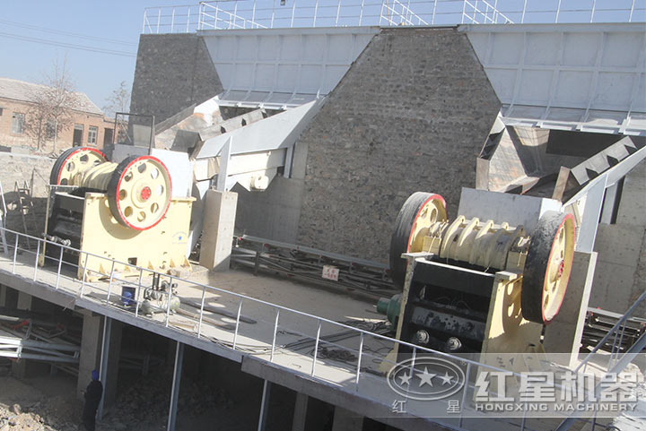 煤礦顎式破碎機(jī)現(xiàn)場 煤礦顎式破碎機(jī)現(xiàn)場