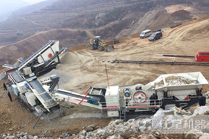 移動(dòng)式破碎站生產(chǎn)現(xiàn)場(chǎng) 移動(dòng)式破碎站生產(chǎn)現(xiàn)場(chǎng)