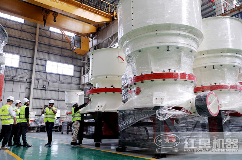 客戶參觀圖單缸圓錐破碎機 客戶參觀圖單缸圓錐破碎機