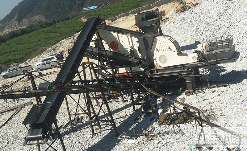 單臺(tái)移動(dòng)碎石機(jī)現(xiàn)場(chǎng) 單臺(tái)移動(dòng)碎石機(jī)現(xiàn)場(chǎng)