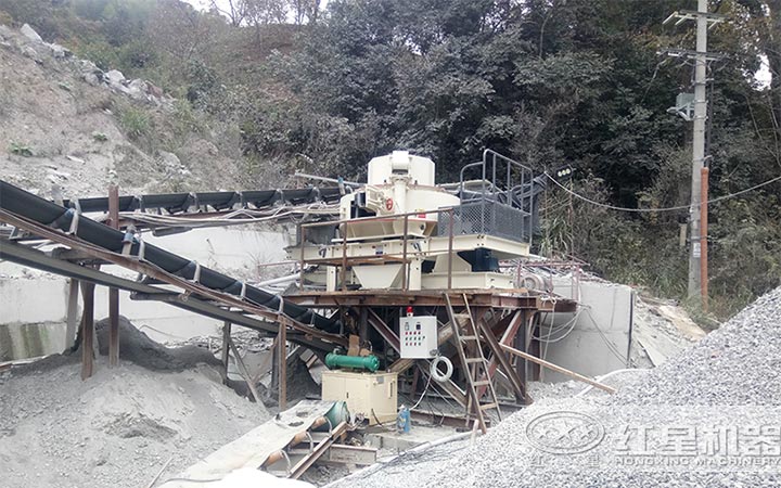 青石制砂機(jī)現(xiàn)場(chǎng) 青石制砂機(jī)現(xiàn)場(chǎng)