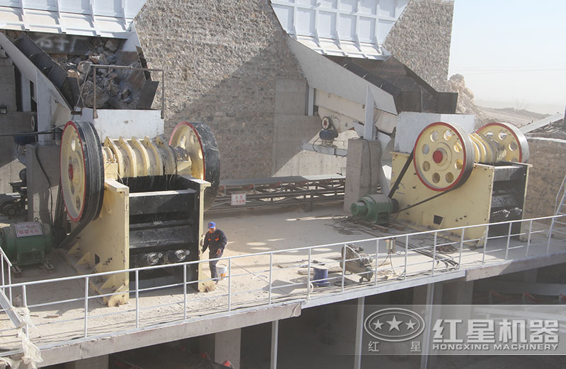 普通顎式破石機生產(chǎn)現(xiàn)場 普通顎式破石機生產(chǎn)現(xiàn)場