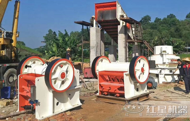 德版顎式破碎機現(xiàn)場 德版顎式破碎機現(xiàn)場