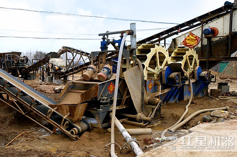 大型洗沙設(shè)備現(xiàn)場(chǎng) 大型洗沙設(shè)備現(xiàn)場(chǎng)