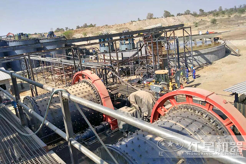 球磨機(jī)選礦作業(yè)現(xiàn)場(chǎng) 球磨機(jī)選礦作業(yè)現(xiàn)場(chǎng)