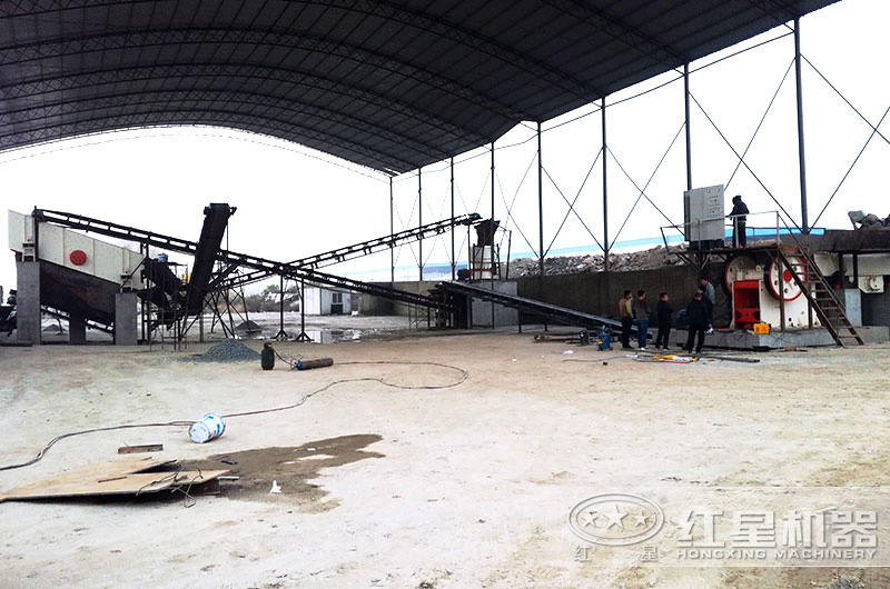 金湖室內(nèi)玄武巖制砂廠(chǎng)安裝現(xiàn)場(chǎng)：鄂破+圓錐破+制砂機(jī)