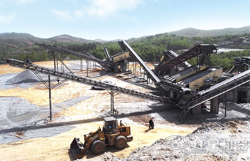 碎石機(jī)器生產(chǎn)12、13石子現(xiàn)場