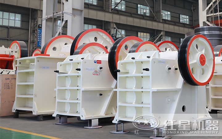 顎式破碎機(jī)車間存放 顎式破碎機(jī)車間存放