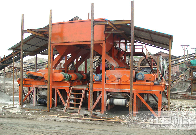 對輥破碎機現(xiàn)場 對輥破碎機現(xiàn)場