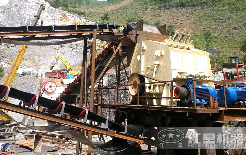 砂石料反擊式破碎機生產(chǎn)現(xiàn)場 砂石料反擊式破碎機生產(chǎn)現(xiàn)場