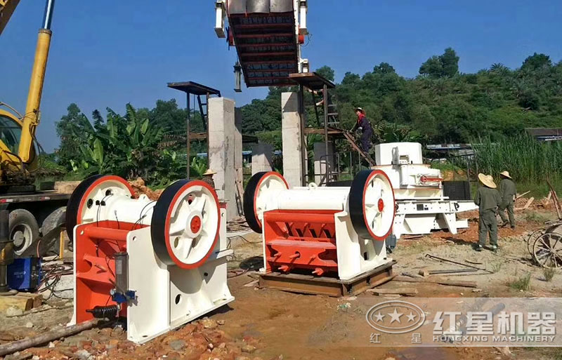 固定制砂設(shè)備安裝現(xiàn)場(chǎng) 固定制砂設(shè)備安裝現(xiàn)場(chǎng)