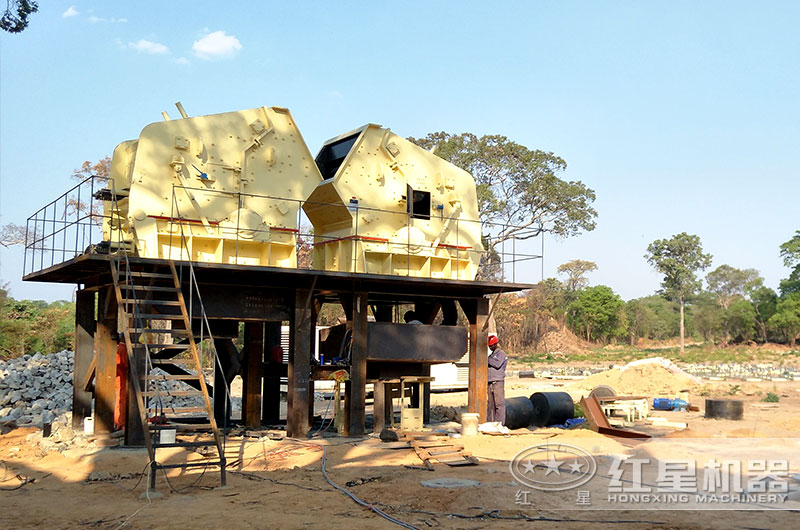 反擊式破碎機(jī)安裝現(xiàn)場 反擊式破碎機(jī)安裝現(xiàn)場