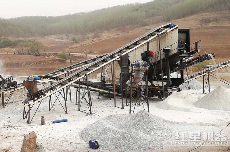 移動(dòng)破碎機(jī)生產(chǎn)現(xiàn)場 移動(dòng)破碎機(jī)生產(chǎn)現(xiàn)場