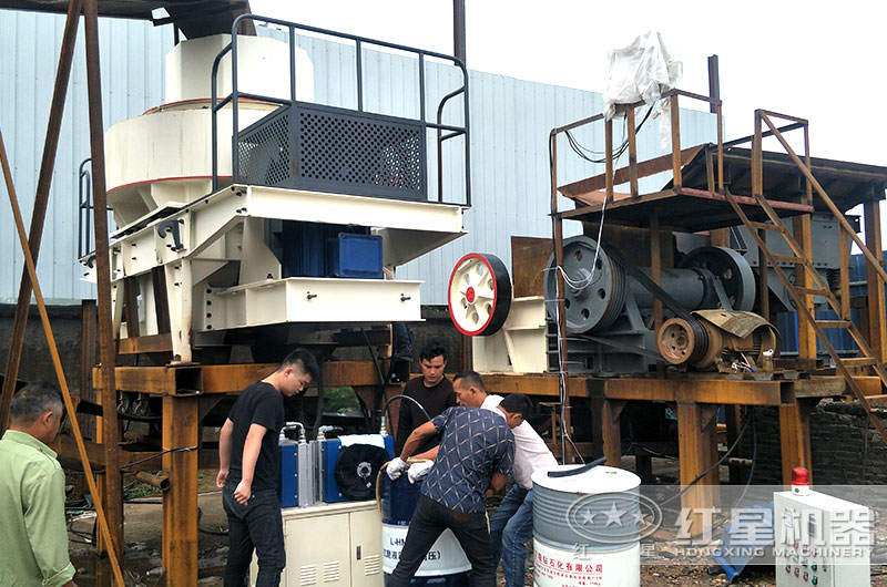 紅星幫助客戶搭建作業(yè)場地 紅星幫助客戶搭建作業(yè)場地