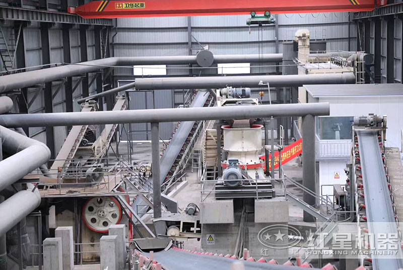 石料破碎生產(chǎn)線現(xiàn)場 石料破碎生產(chǎn)線現(xiàn)場