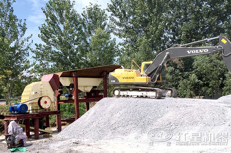 重錘式破碎機(jī)作業(yè)現(xiàn)場圖 重錘式破碎機(jī)作業(yè)現(xiàn)場圖