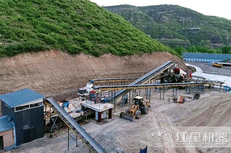 制砂生產(chǎn)線現(xiàn)場 制砂生產(chǎn)線現(xiàn)場