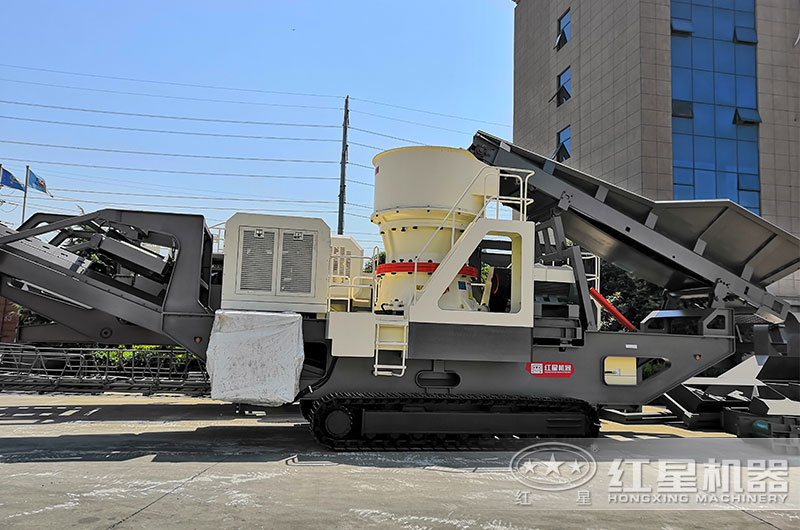 配在移動破碎站上的單缸圓錐破碎機 配在移動破碎站上的單缸圓錐破碎機
