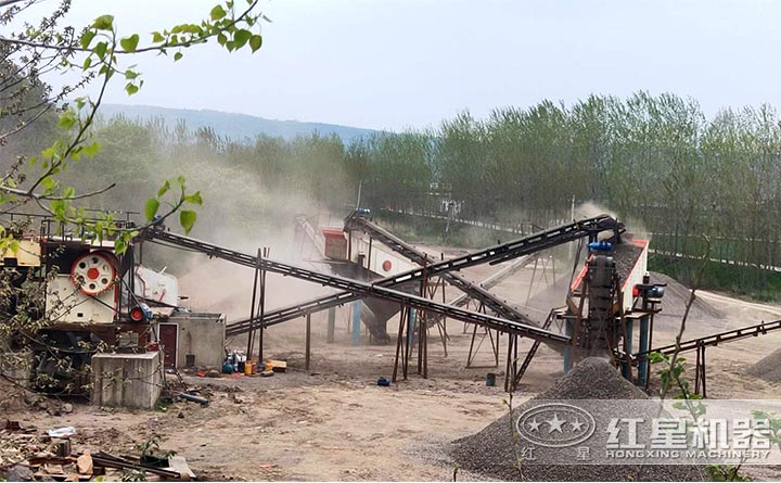 碎石機(jī)作業(yè)現(xiàn)場 碎石機(jī)作業(yè)現(xiàn)場