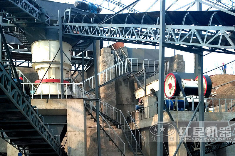 顎式破碎機現(xiàn)場圖 顎式破碎機現(xiàn)場圖