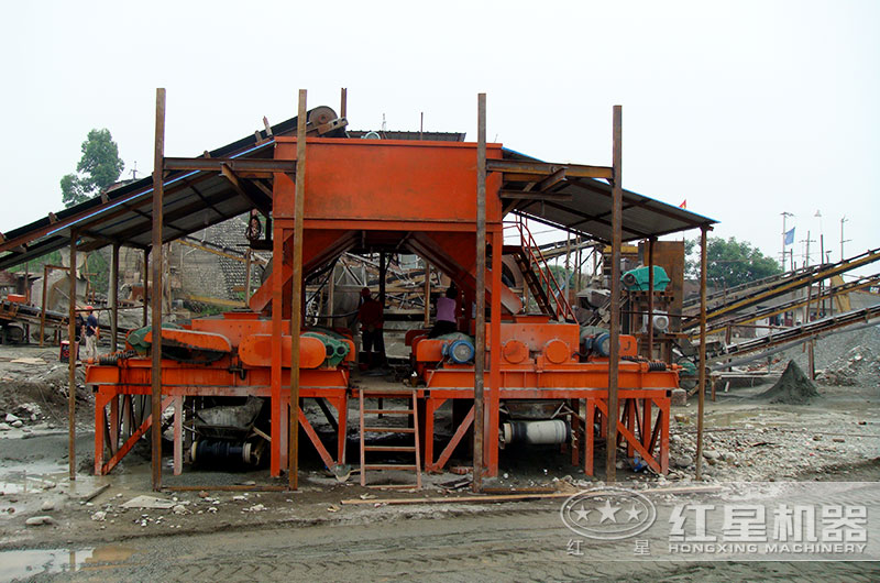 齒輥式原煤破碎機作業(yè)現(xiàn)場 齒輥式原煤破碎機作業(yè)現(xiàn)場
