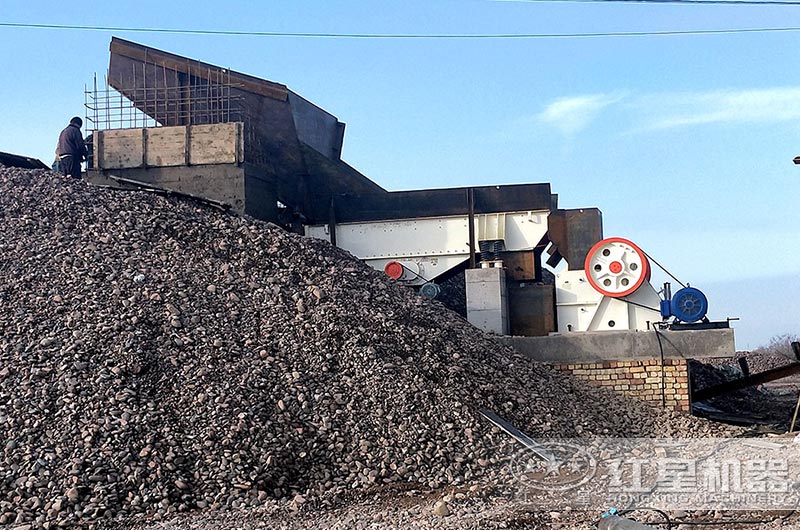 小型鵝卵石顎式破碎機作業(yè)現(xiàn)場 小型鵝卵石顎式破碎機作業(yè)現(xiàn)場