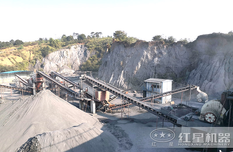 煤矸石破碎現(xiàn)場(chǎng) 煤矸石破碎現(xiàn)場(chǎng)