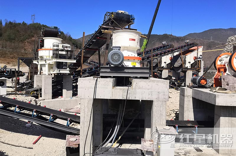 紅星機器圓錐破碎機現(xiàn)場 紅星機器圓錐破碎機現(xiàn)場