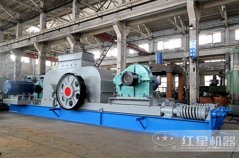 對(duì)輥破碎機(jī)車間實(shí)拍 對(duì)輥破碎機(jī)車間實(shí)拍