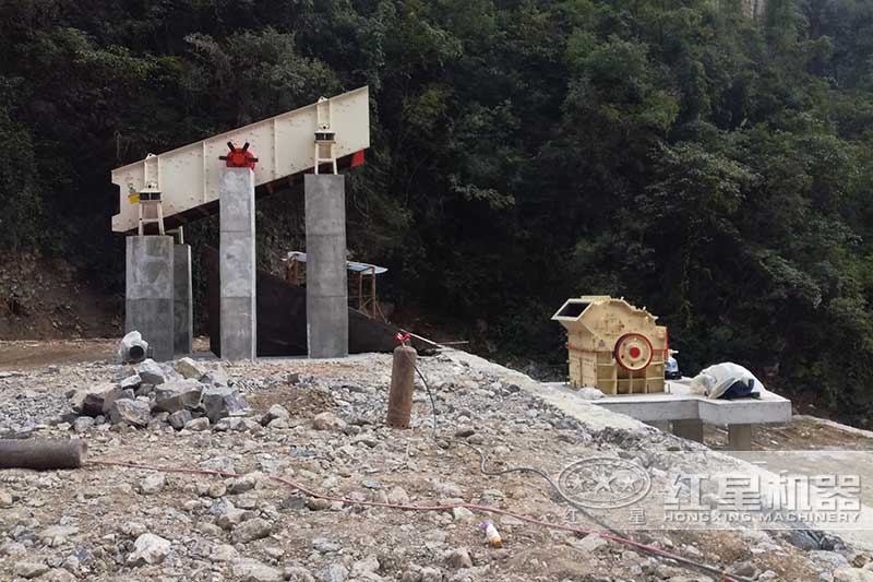 細(xì)碎制砂機(jī)現(xiàn)場 細(xì)碎制砂機(jī)現(xiàn)場
