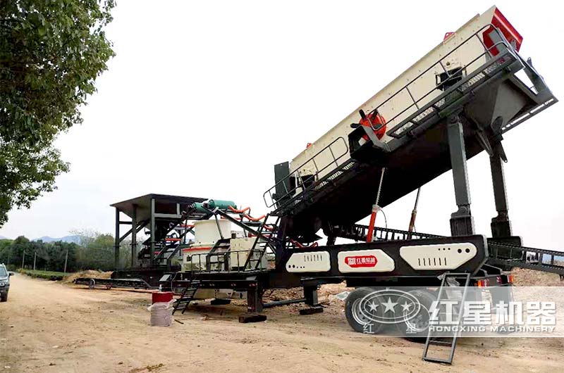 移動(dòng)式制砂機(jī)現(xiàn)場(chǎng)二 移動(dòng)式制砂機(jī)現(xiàn)場(chǎng)二